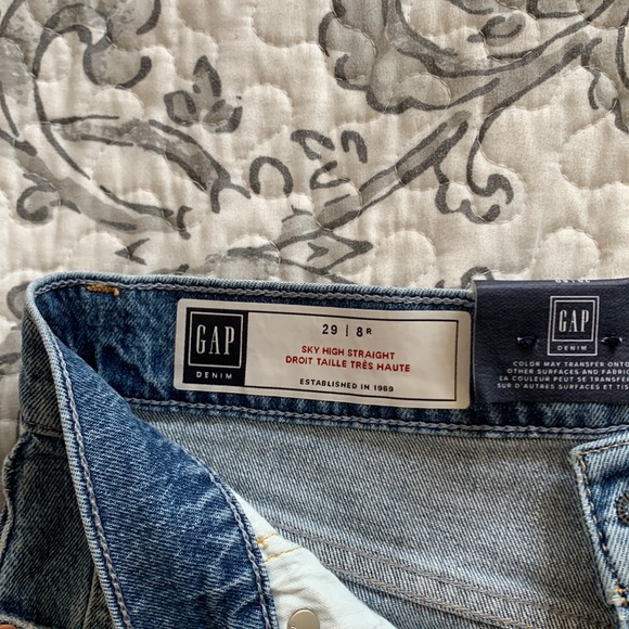 NWT Gap Sky High Rise Straight Jeans - Picture 3 of 4